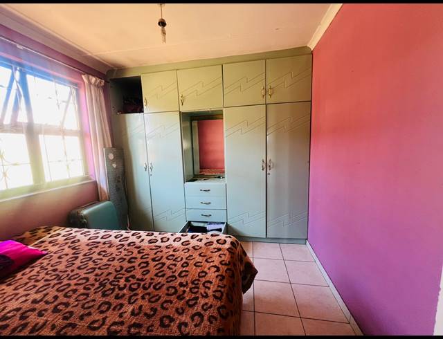 4 BEDROOM FREEHOLD FOR SALE IN NEWLANDS WEST